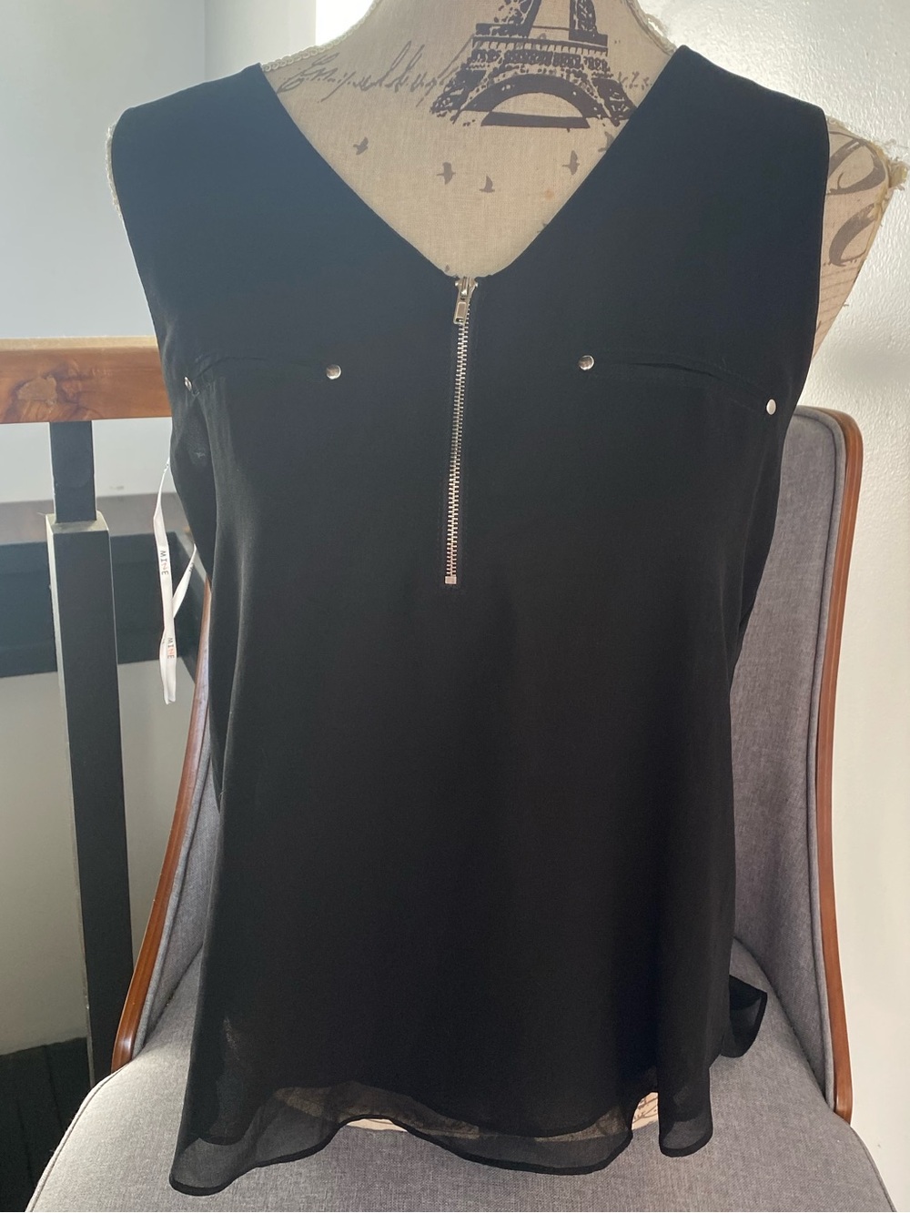 mine Black Sleeveless V-Neck Zip Front Camisole